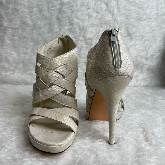 NWOB Stuart Weitzman snake heels In ivory size 9 - Picture 5 of 15